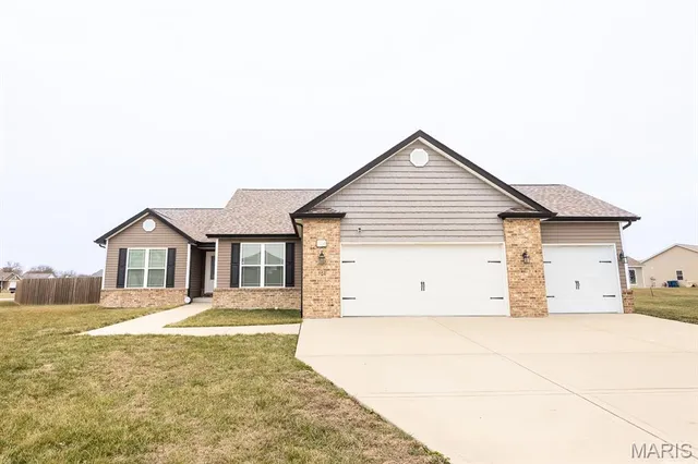 $425,000 | 708 Santa Fe Court, Shiloh, IL 62221