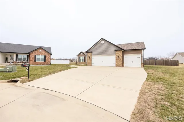 $425,000 | 708 Santa Fe Court, Shiloh, IL 62221