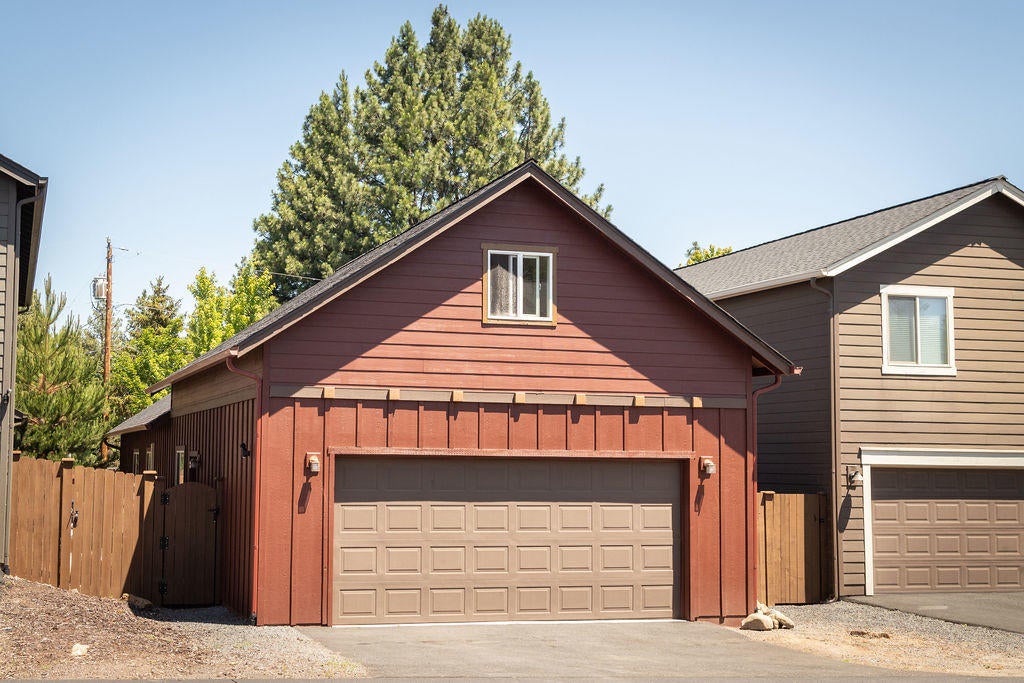 20249 Hufflepuff Court Bend, OR 97702 - Photo 17 of 19 MicahFrazierMarshExt-23