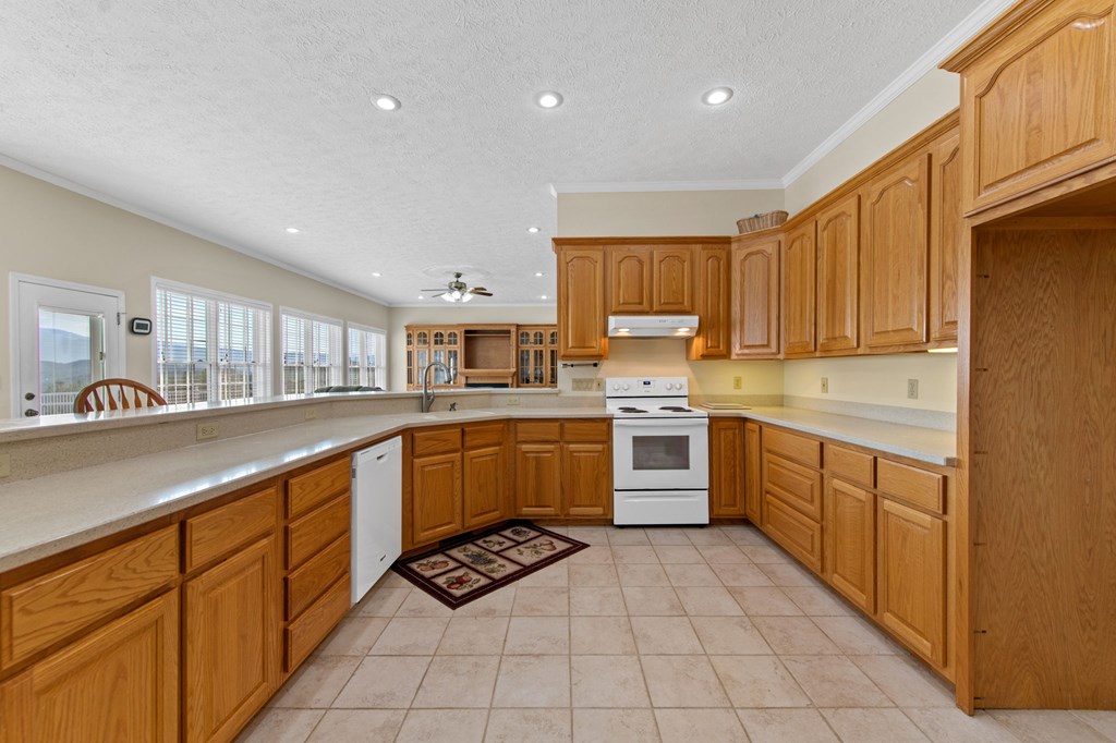 752 Cherokee Trail Copperhill, TN 37317 - Photo 32 of 84 Kitchen