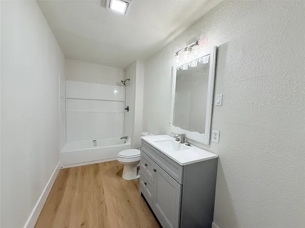 $1,250 | 344 County Road 3310, Cleveland, TX 77327