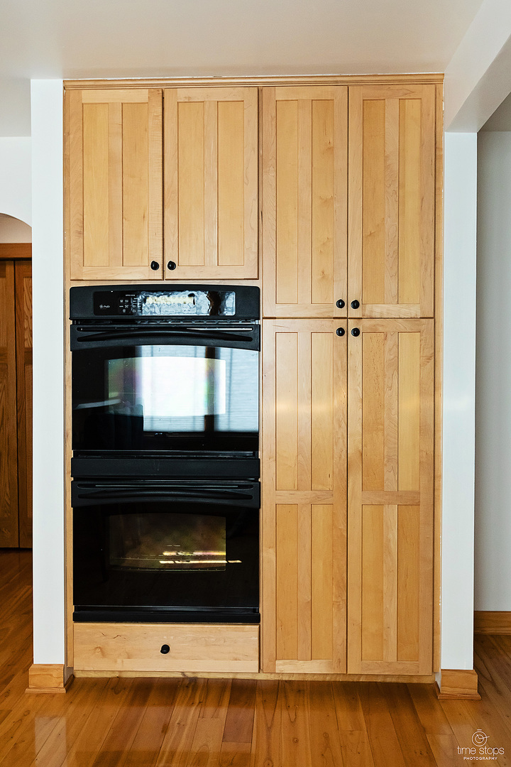 304 Warwick Drive Naperville, IL 60565 - Photo 12 of 41 a view of a utility room with washer and dryer