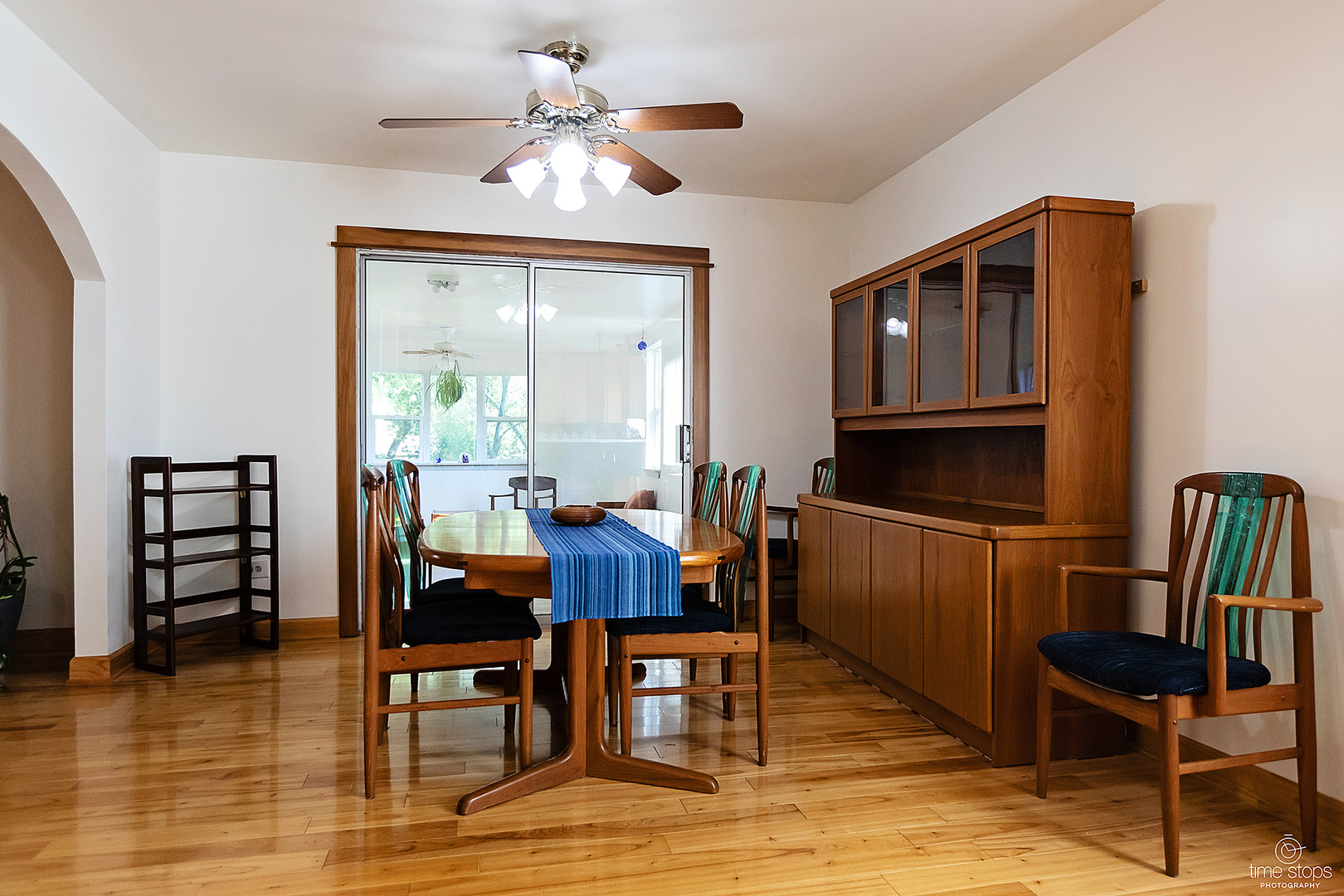 304 Warwick Drive Naperville, IL 60565 - Photo 14 of 41 a view of a livingroom with furniture and a dining table