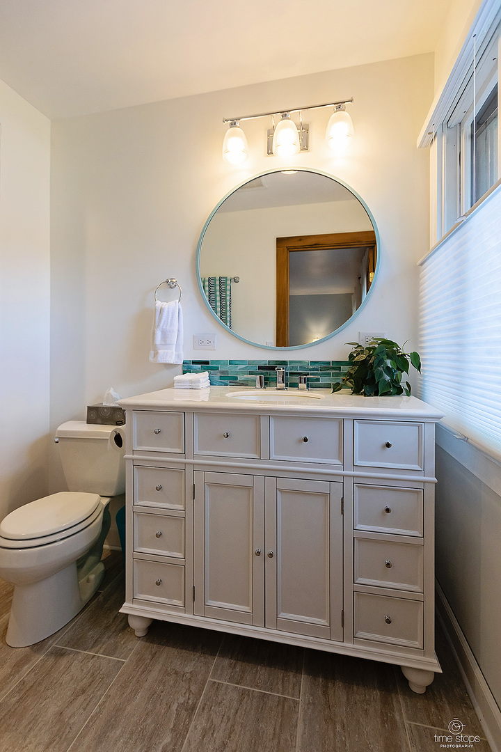 304 Warwick Drive Naperville, IL 60565 - Photo 20 of 41 a bathroom with a toilet a sink and a mirror