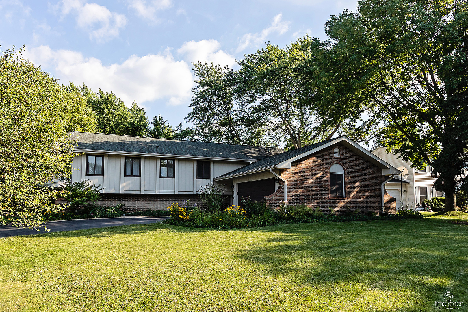 304 Warwick Drive Naperville, IL 60565 - Photo 34 of 41 a front view of a house with garden