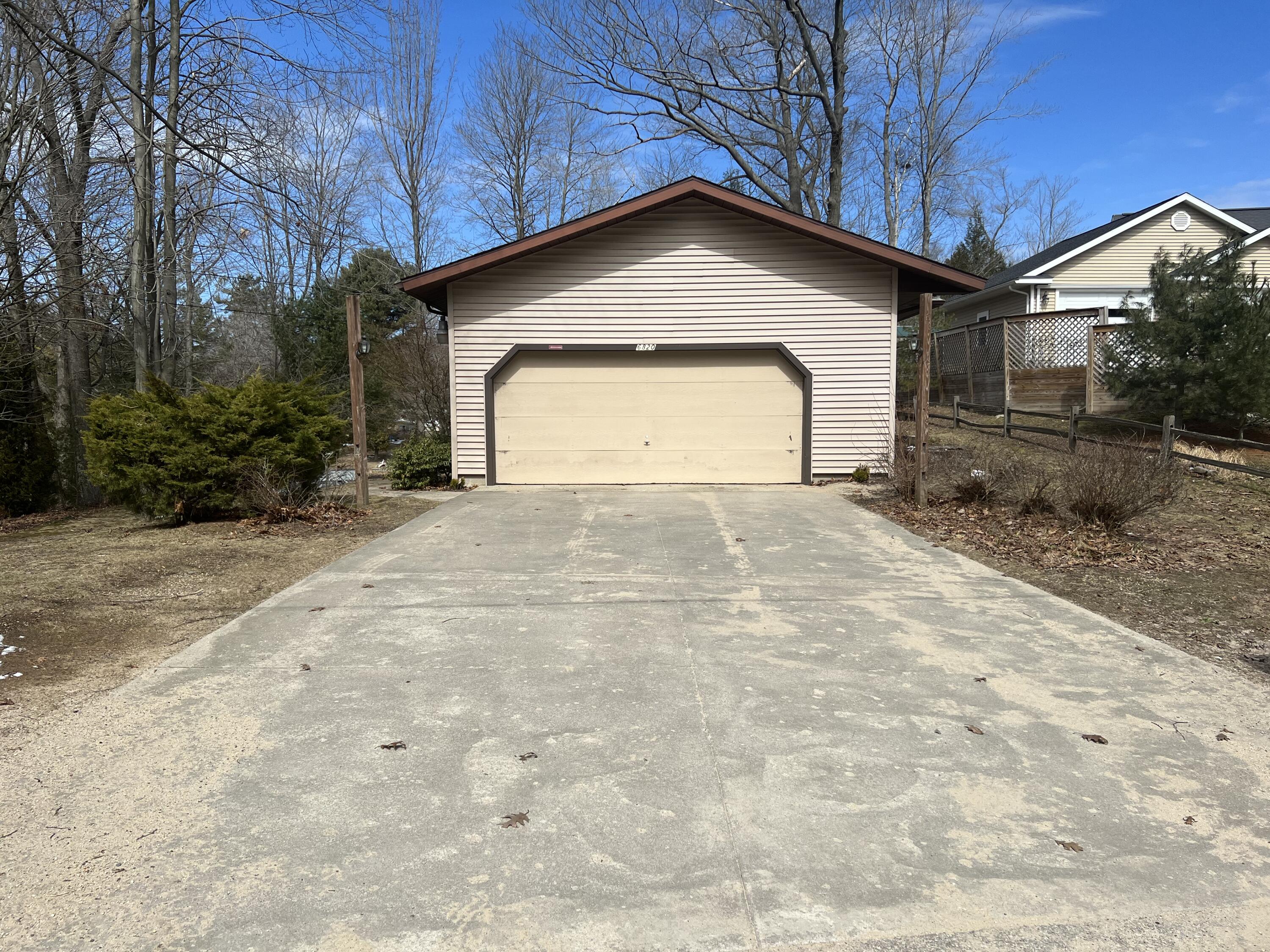 6820 West Travis Road Ludington, MI 49431 - Photo 5 of 39 Garage