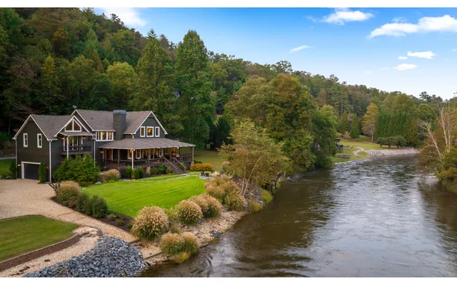 $2,834,360 | 547 Toccoa River Lane, Mineral Bluff, GA 30559
