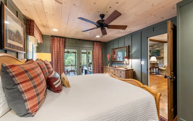 $2,834,360 | 547 Toccoa River Lane, Mineral Bluff, GA 30559