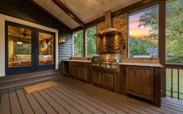 $2,834,360 | 547 Toccoa River Lane, Mineral Bluff, GA 30559