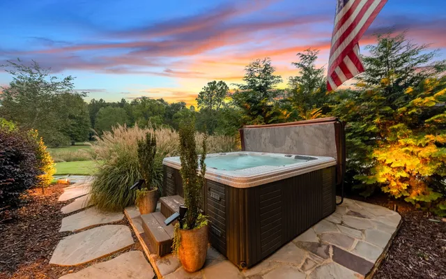 $2,834,360 | 547 Toccoa River Lane, Mineral Bluff, GA 30559