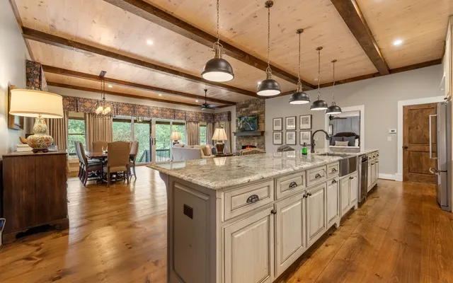 $2,834,360 | 547 Toccoa River Lane, Mineral Bluff, GA 30559