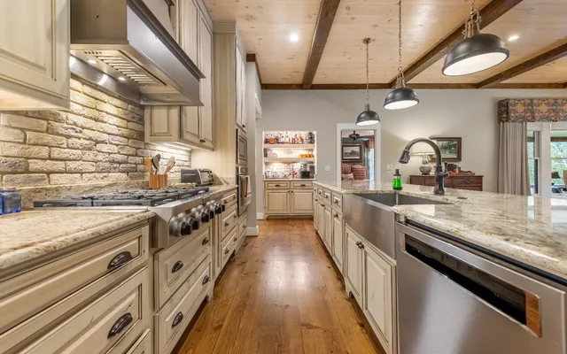 $2,834,360 | 547 Toccoa River Lane, Mineral Bluff, GA 30559