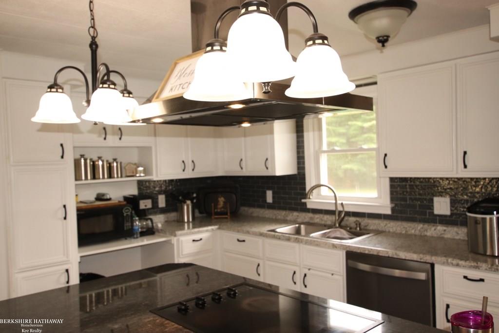 5053 Davis Road St. Clair, MI 48079 - Photo 8 of 32 50020577-7.JPG