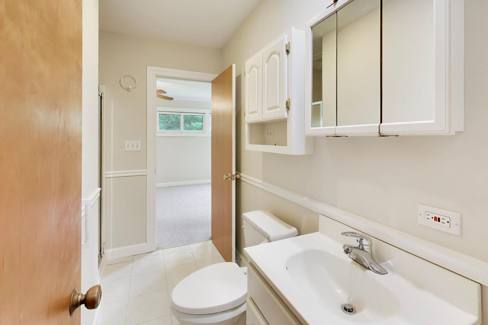 427 West Helen Road Palatine, IL 60067 - Photo 11 of 29 Gallery Image 11