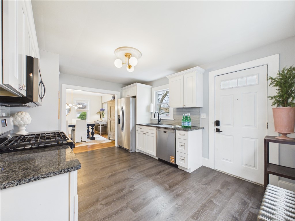 28 Myrtle Avenue Warwick, RI 02886 - Photo 11 of 37