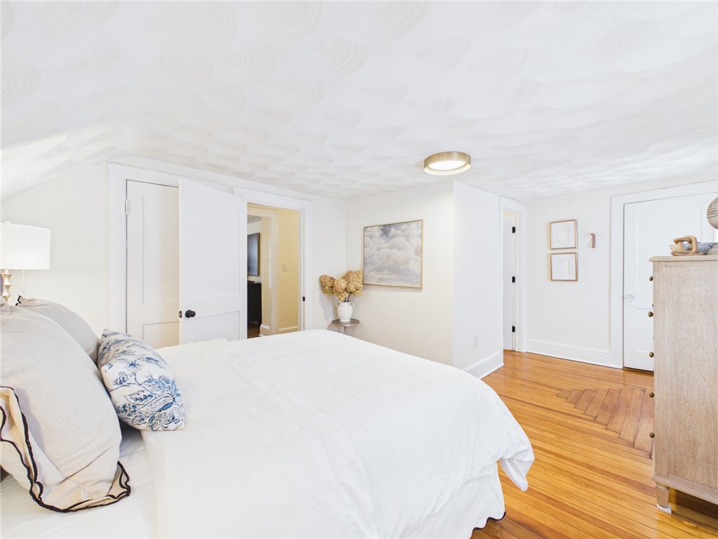 28 Myrtle Avenue Warwick, RI 02886 - Photo 26 of 37