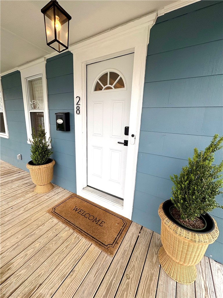 28 Myrtle Avenue Warwick, RI 02886 - Photo 3 of 37