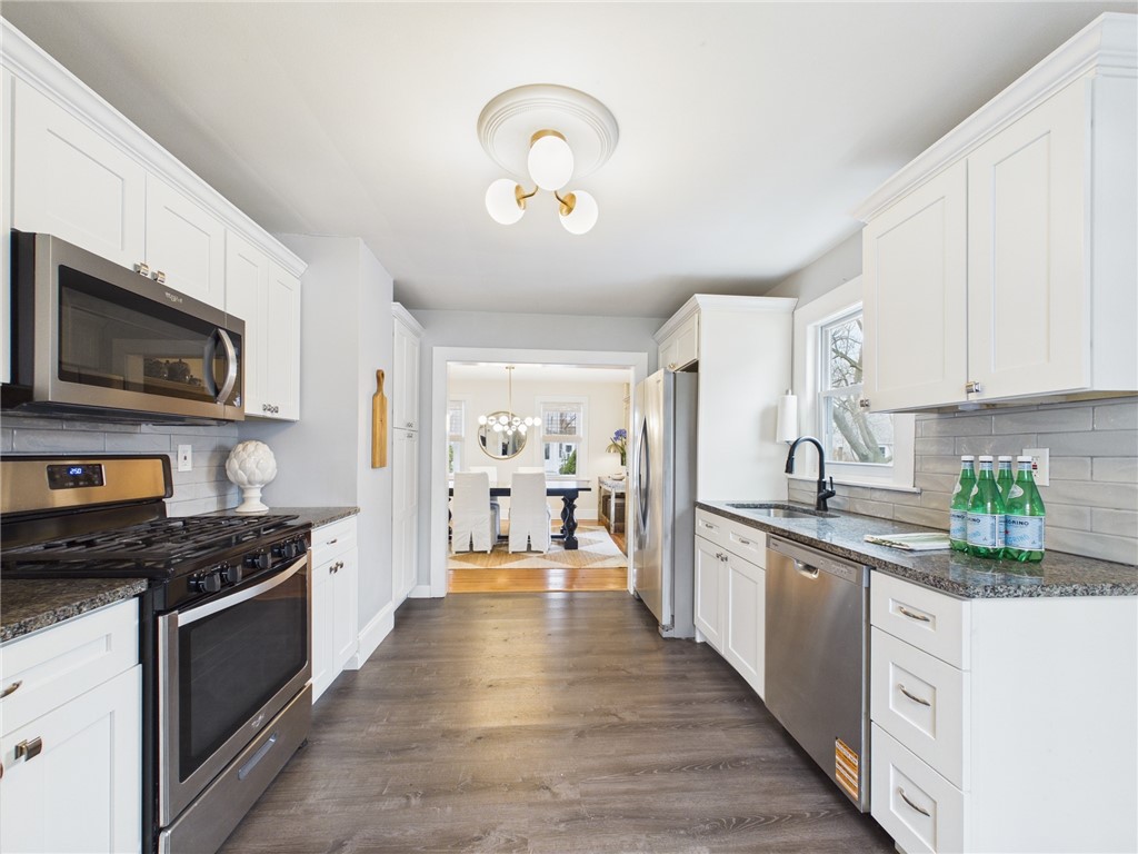 28 Myrtle Avenue Warwick, RI 02886 - Photo 8 of 37