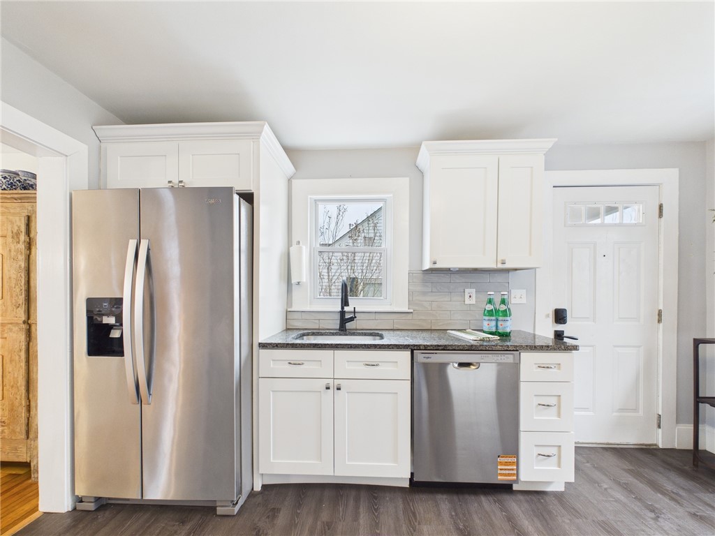 28 Myrtle Avenue Warwick, RI 02886 - Photo 10 of 37