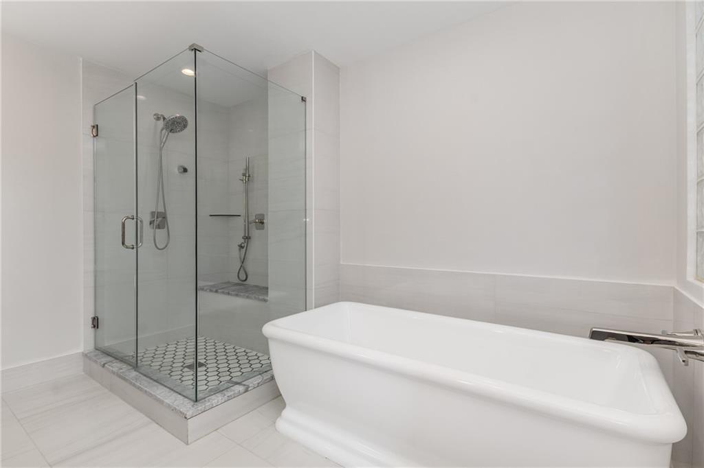 3180 Mathieson Drive Northeast, Unit 1010 Atlanta, GA 30305 - Photo 25 of 44 a bathroom with a shower and bathtub