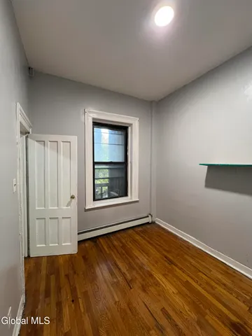 $1,000 | 132 Central Avenue, Unit 2R, Albany, NY 12206