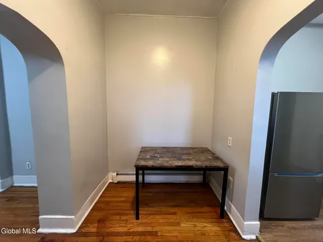 $1,000 | 132 Central Avenue, Unit 2R, Albany, NY 12206