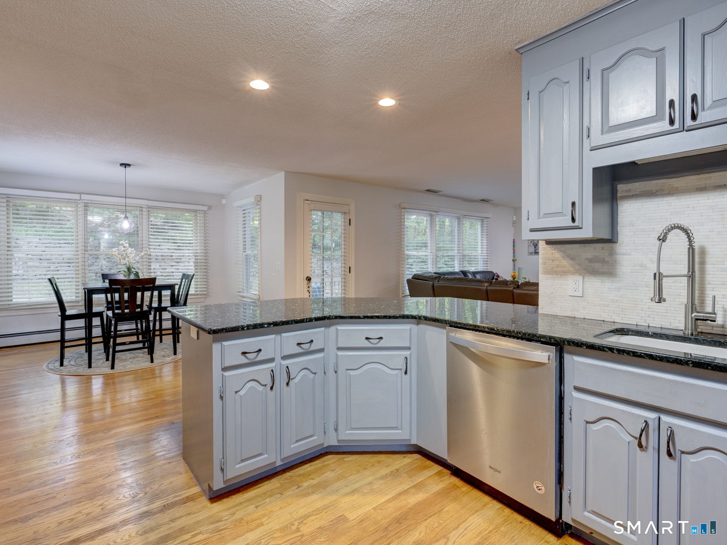 11 Lexington Road Avon, CT 06001 - Photo 12 of 40