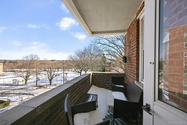 $389,900 | 101 Old Mamaroneck Road, Unit 2C3, White Plains, NY 10605