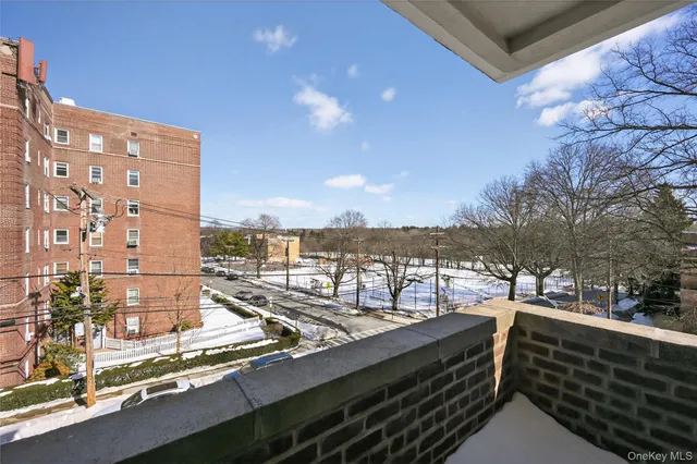 $389,900 | 101 Old Mamaroneck Road, Unit 2C3, White Plains, NY 10605