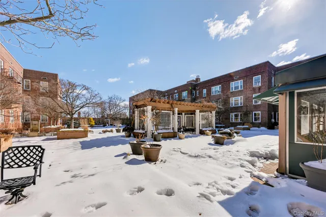 $389,900 | 101 Old Mamaroneck Road, Unit 2C3, White Plains, NY 10605