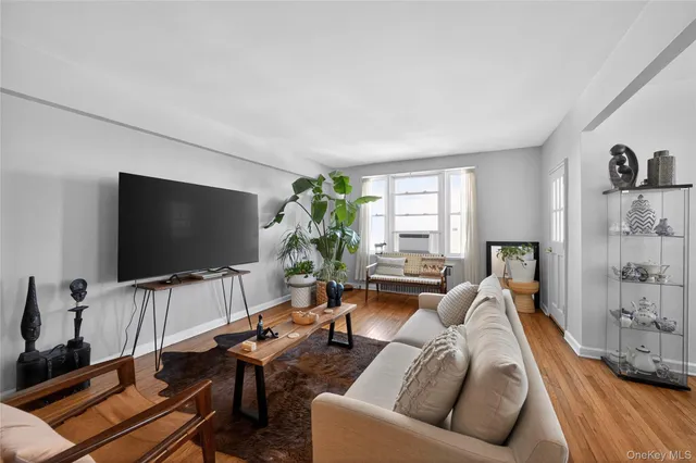 $389,900 | 101 Old Mamaroneck Road, Unit 2C3, White Plains, NY 10605