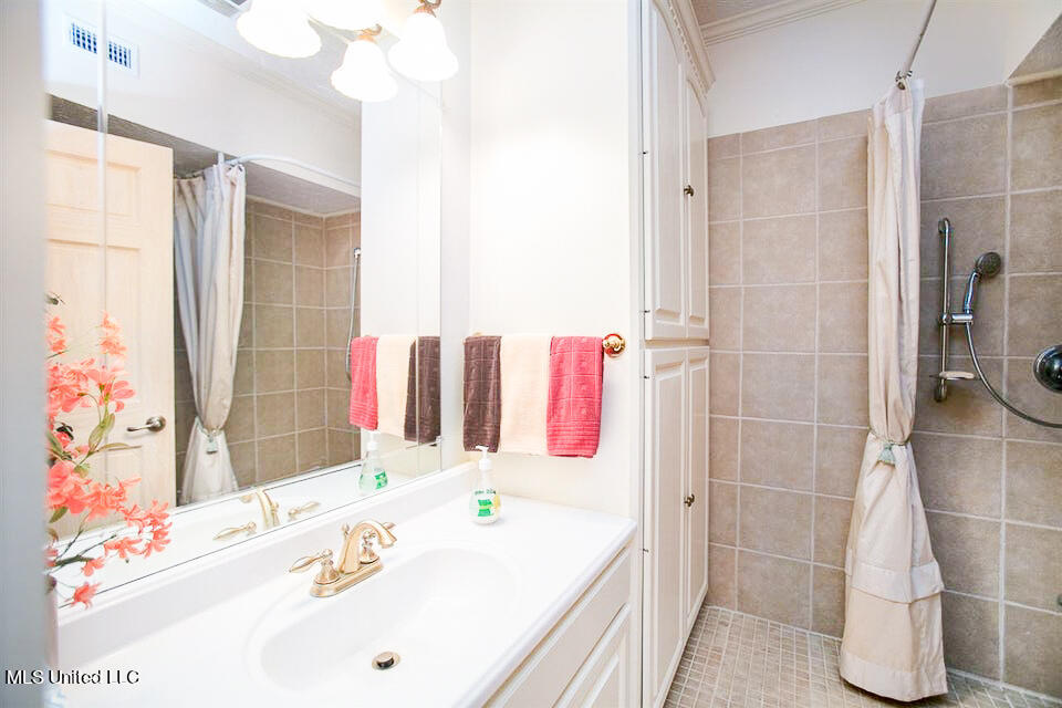 708 Ratliff Ferry Road Canton, MS 39046 - Photo 25 of 54 Bathroom handicap