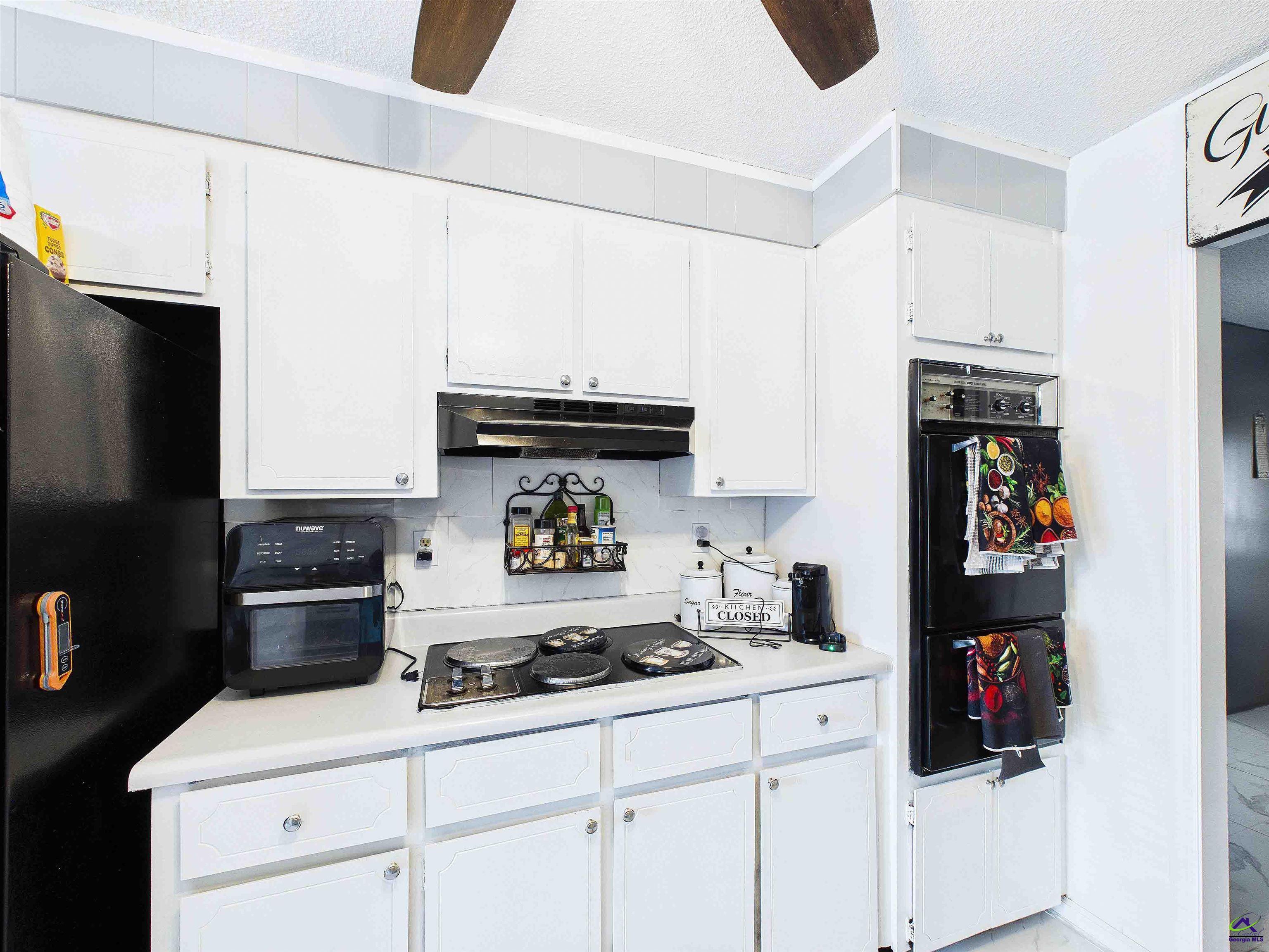 400 Feagin Mill Road Warner Robins, GA 31005 - Photo 29 of 53 a kitchen with a stove and a refrigerator