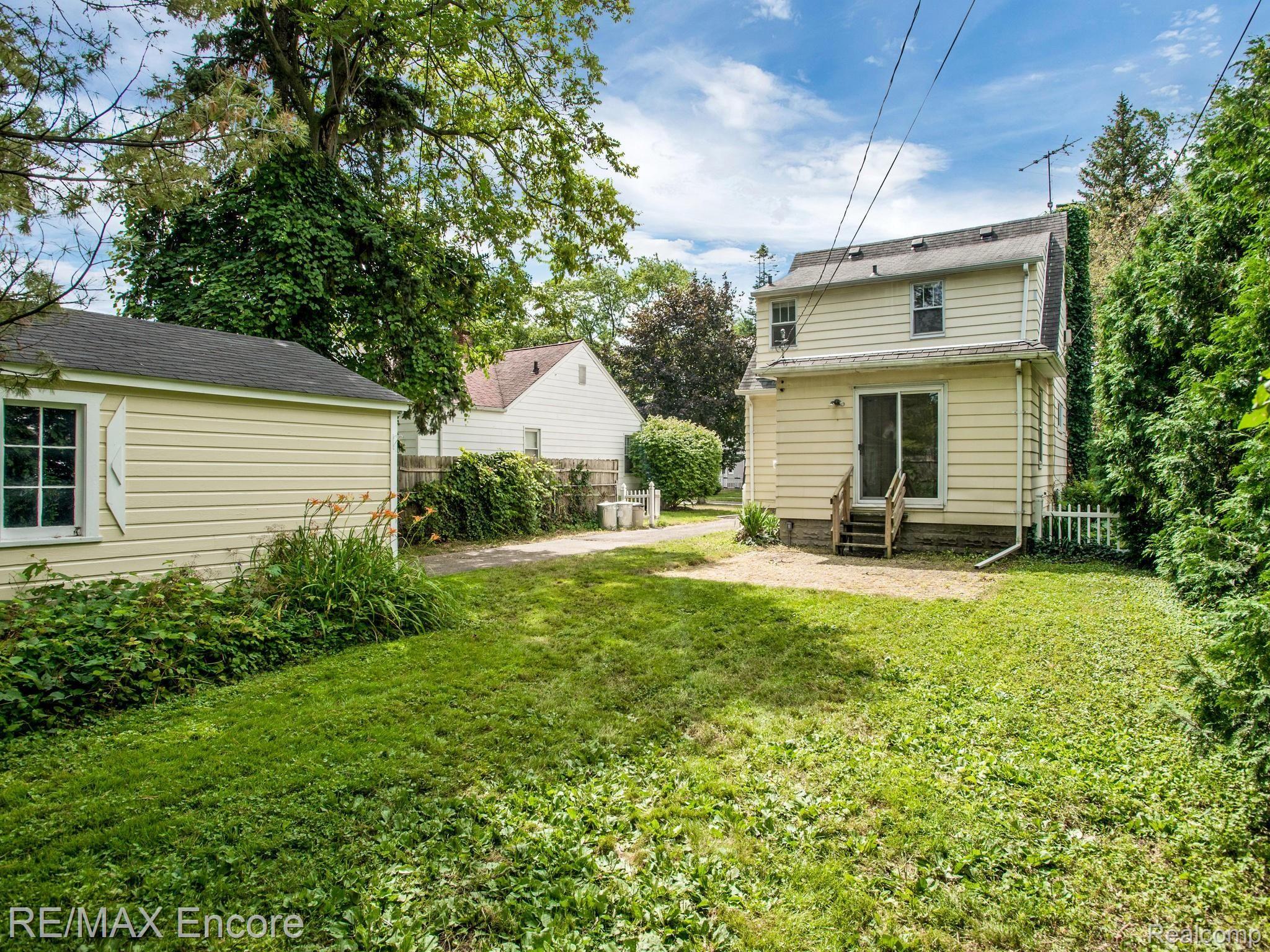 1628 Columbia Road Berkley, MI 48072 - Photo 4 of 15 Spacious Backyard
