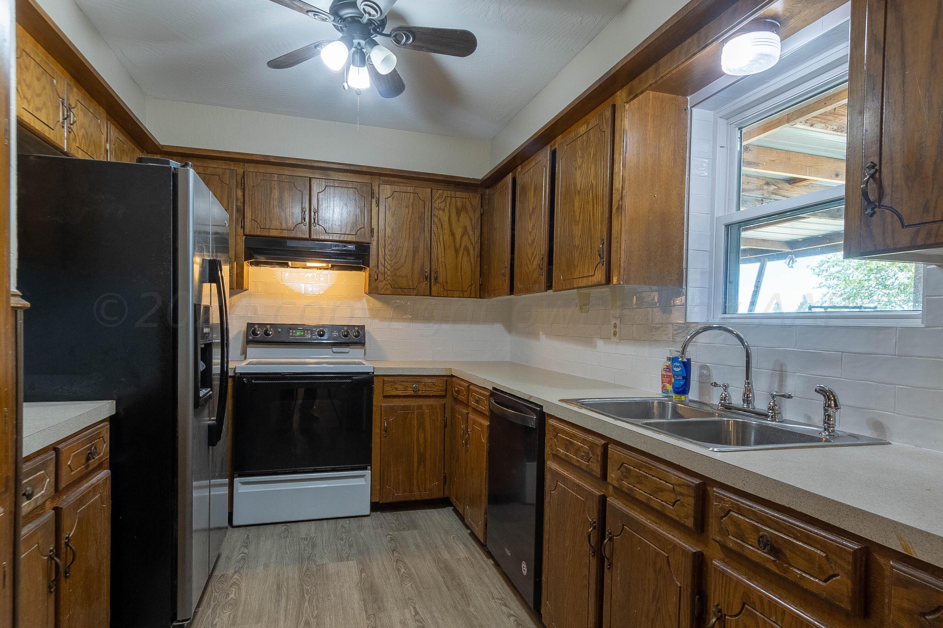 200 Sequoia Fritch, TX 79036 - Photo 11 of 25 img (17 of 24)