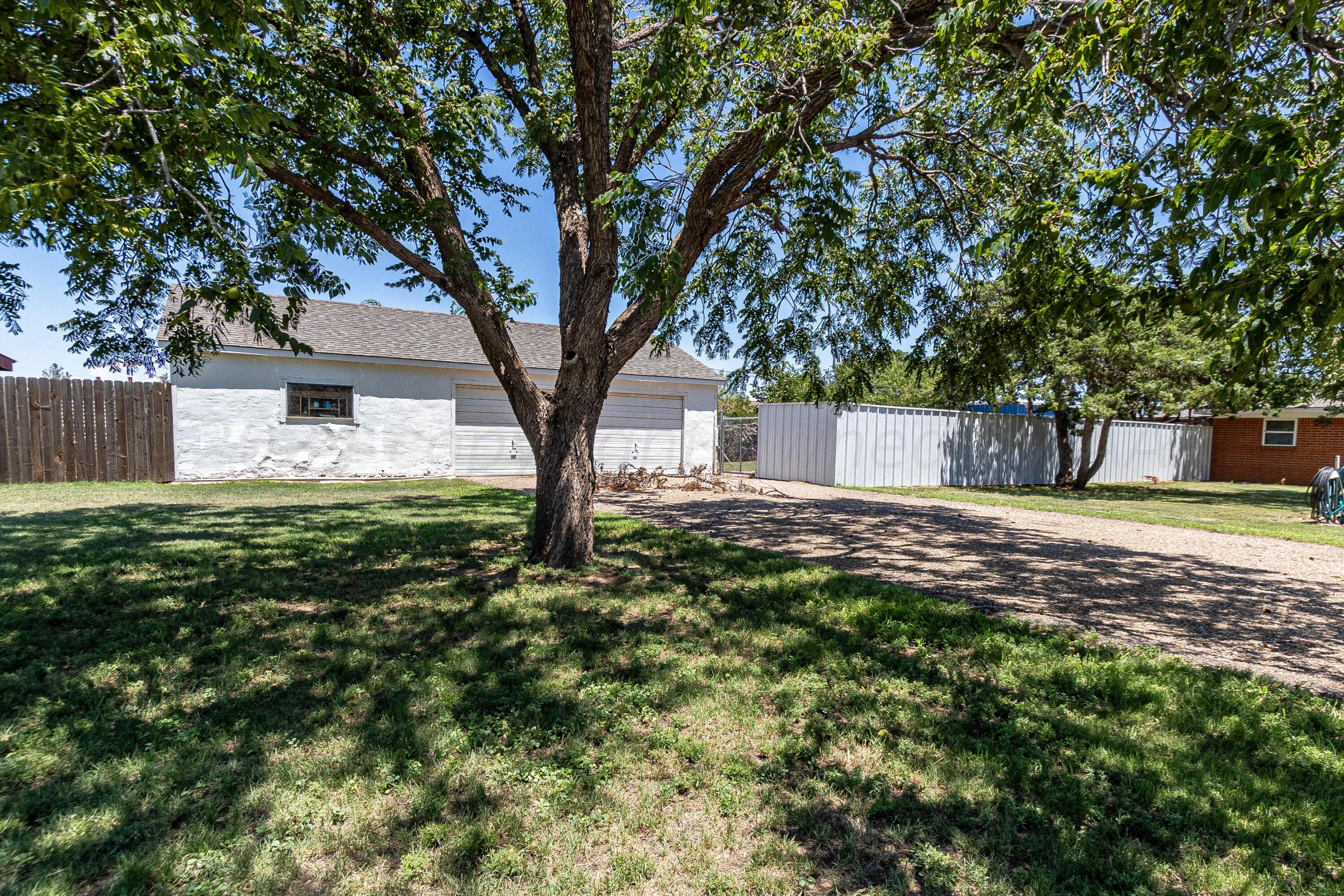 200 Sequoia Fritch, TX 79036 - Photo 2 of 25 img (2 of 24)