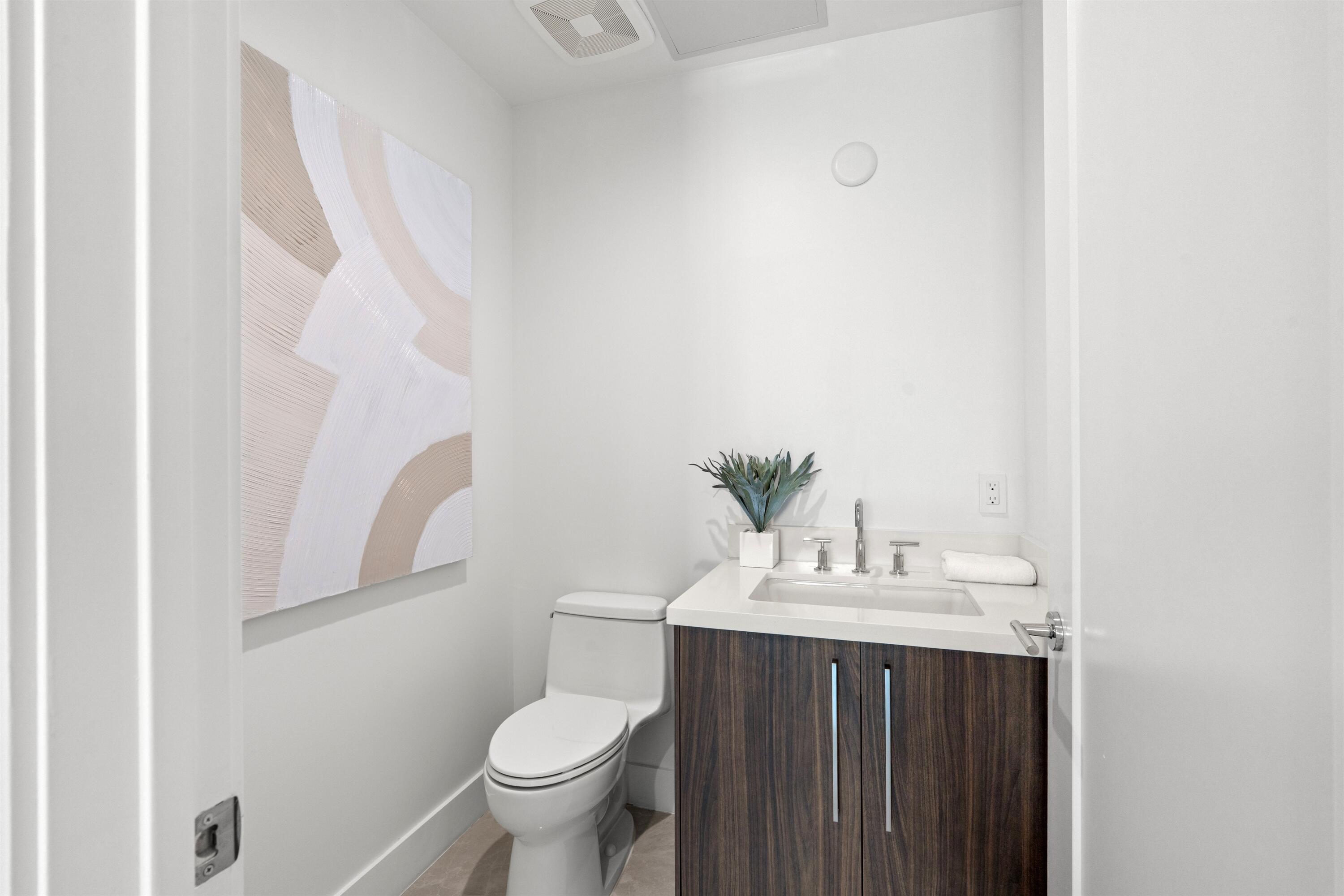 485 East Royal Palm Road, Unit 604 Boca Raton, FL 33432 - Photo 22 of 40 POWDER ROOM