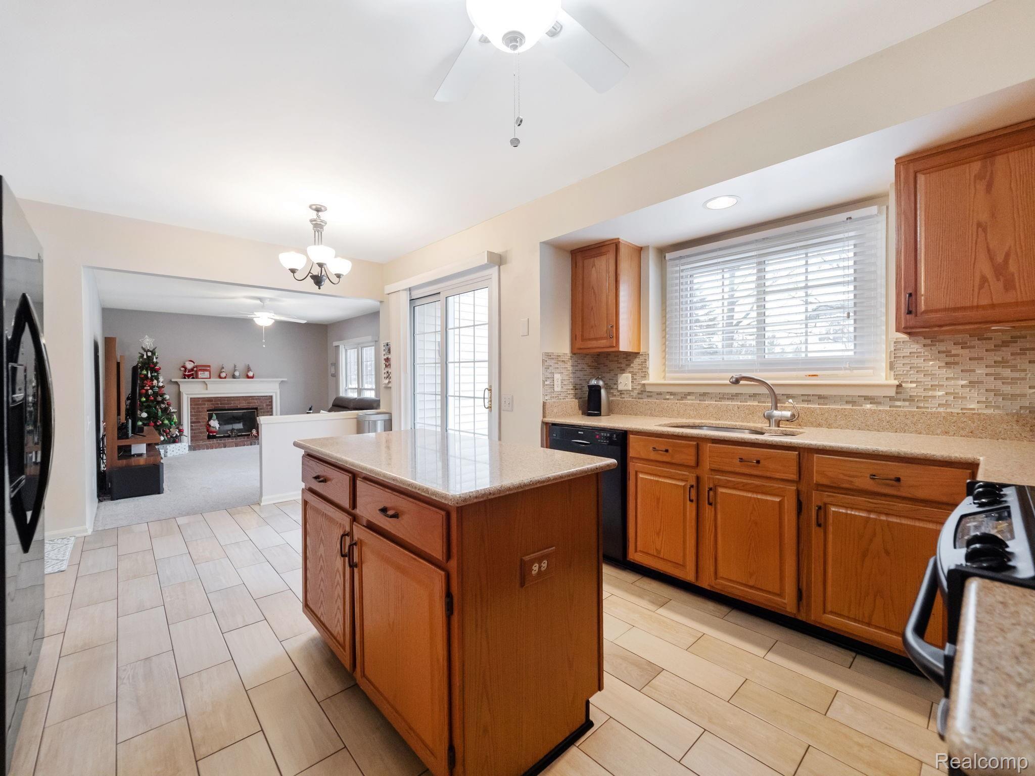 1748 Grandview Drive Rochester, MI 48306 - Photo 19 of 48 33-web-or-mls-P1966257.jpg