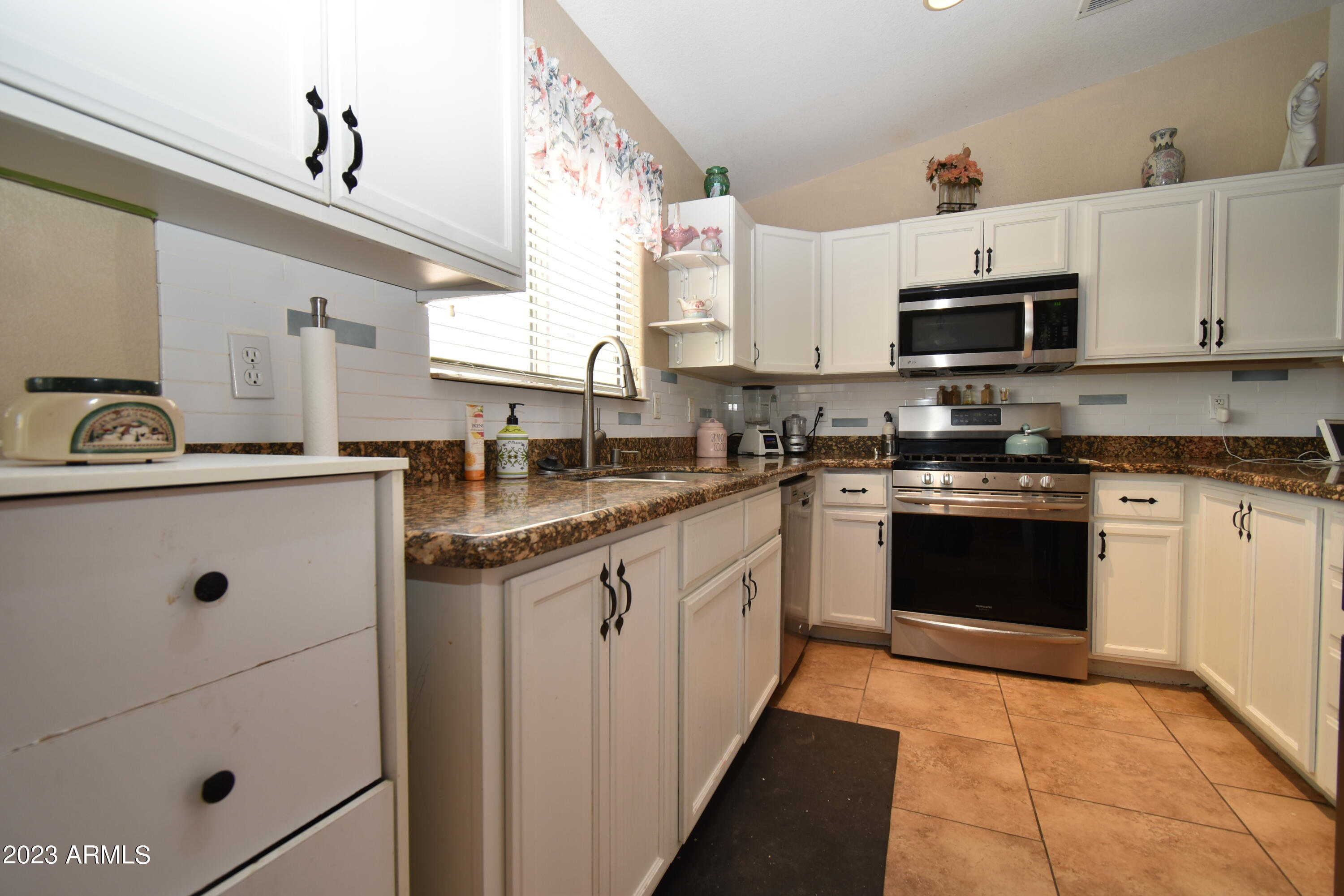2623 East Contention Mine Road Phoenix, AZ 85032 - Photo 12 of 22 Kitchen