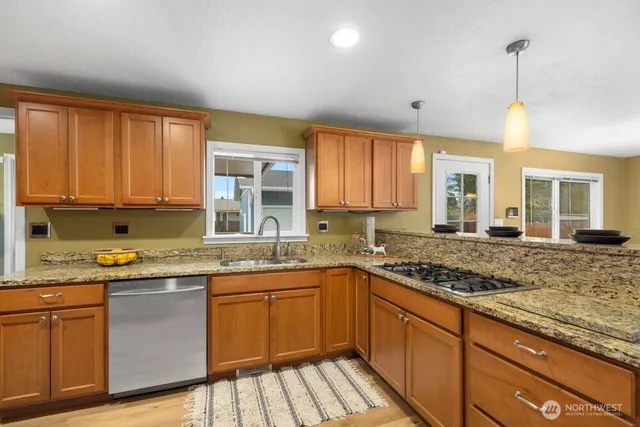 $845,000 | 2122 Cascade Place West, University Place, WA 98466