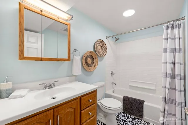 $845,000 | 2122 Cascade Place West, University Place, WA 98466