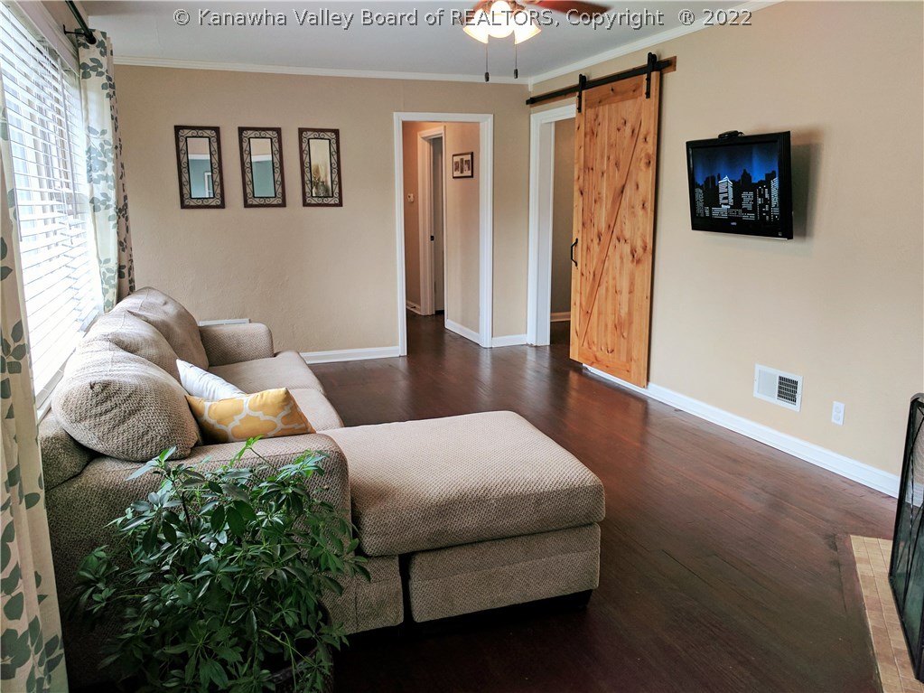 129 English Road Point Pleasant, WV 25550 - Photo 4 of 29 Gallery Image 4