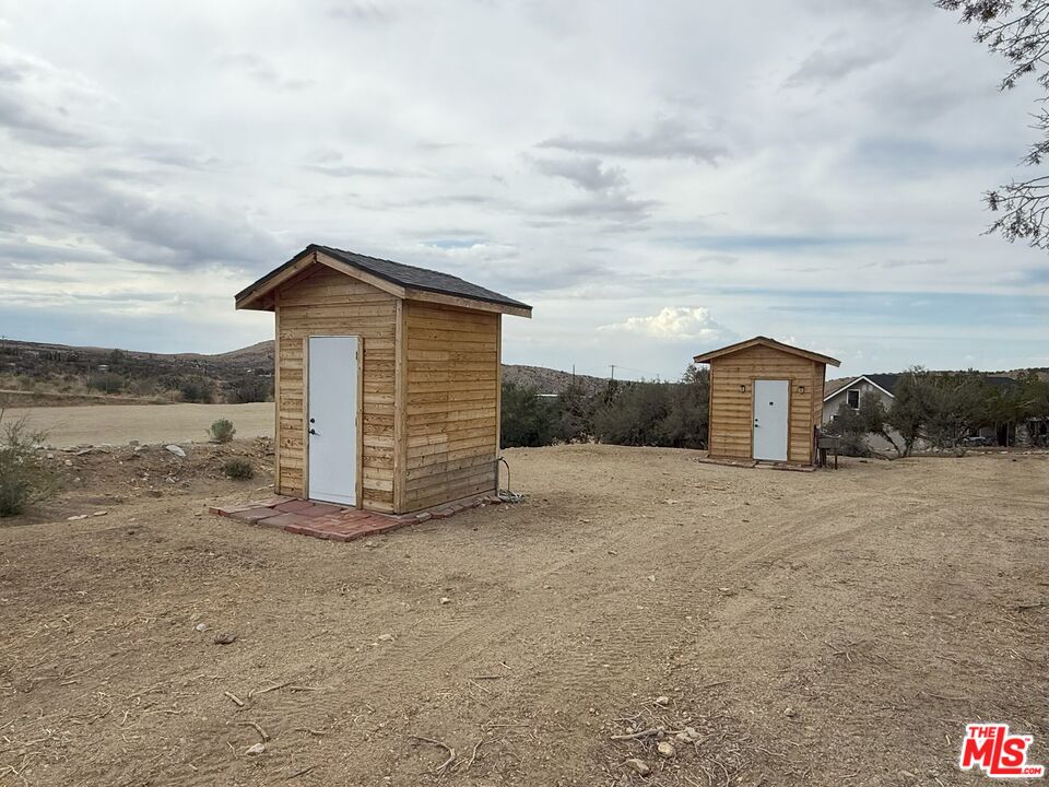 29243 Piani Road Pearblossom, CA 93553 - Photo 37 of 64