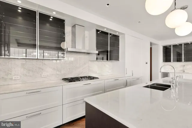 $1,799,900 | 300 International Drive, Unit 1904, Baltimore, MD 21202