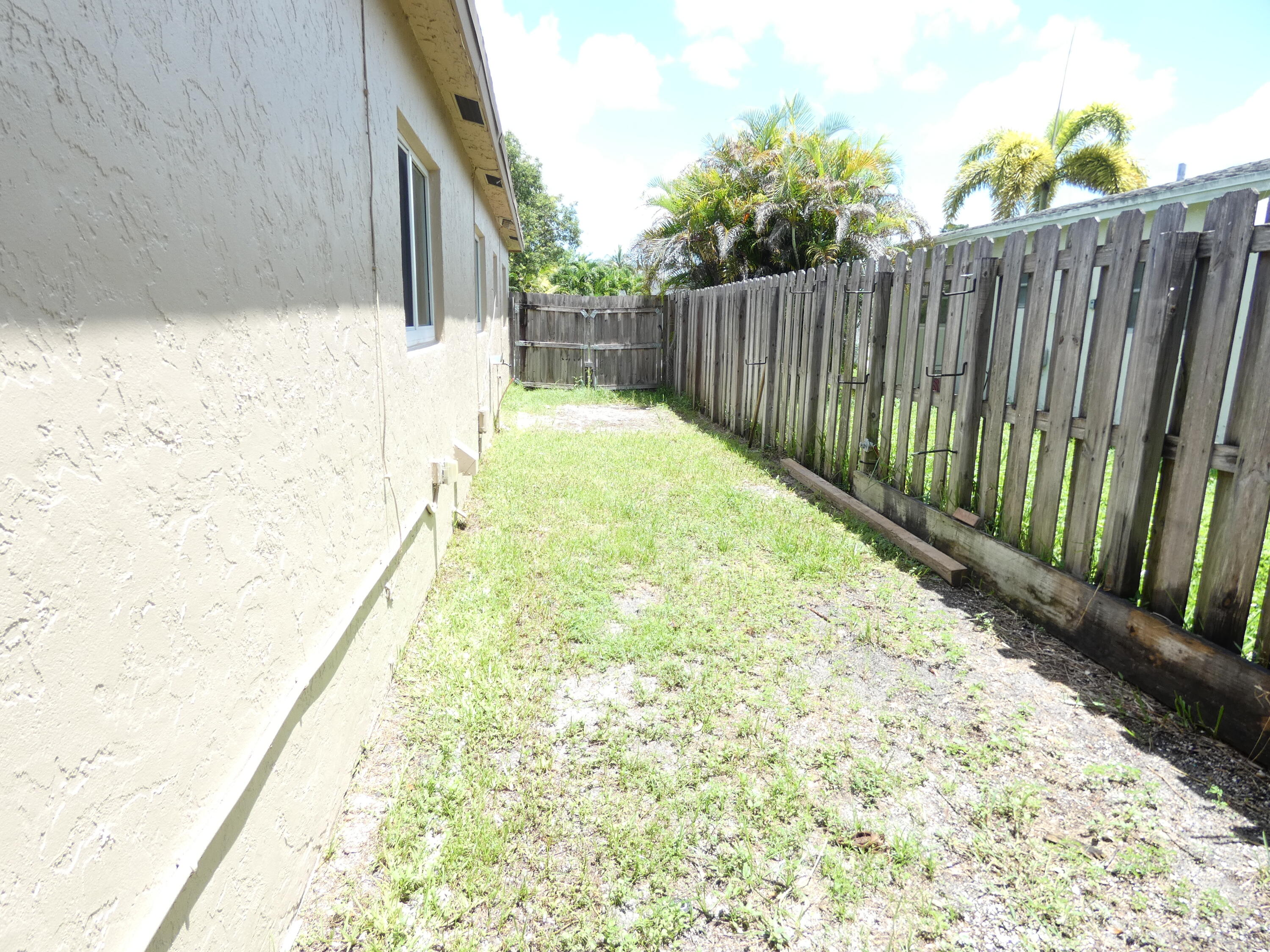 10680 Emperor Street Boca Raton, FL 33428 - Photo 15 of 24 Side yard