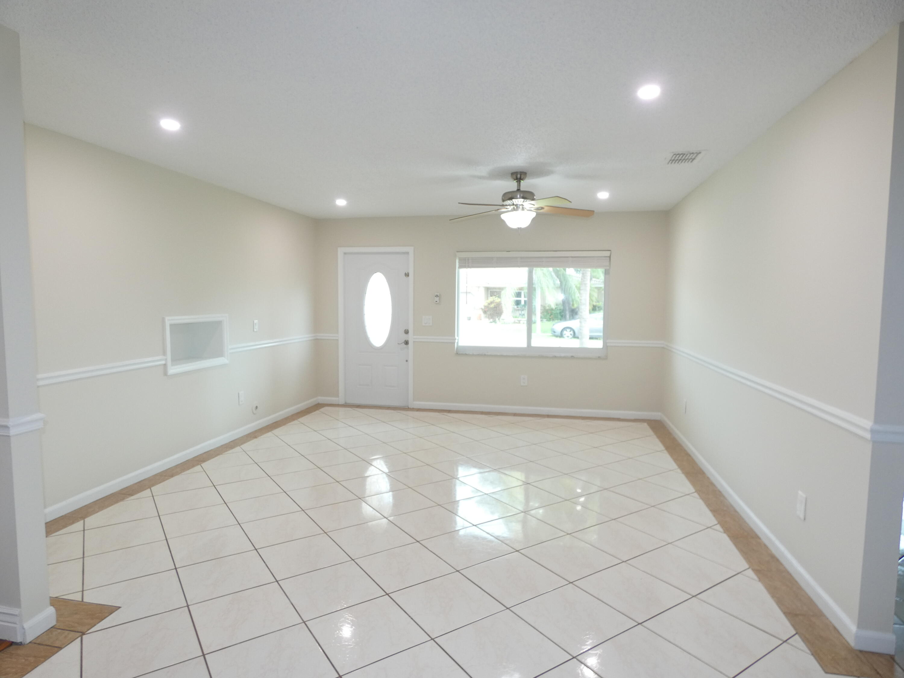10680 Emperor Street Boca Raton, FL 33428 - Photo 2 of 24 Living room