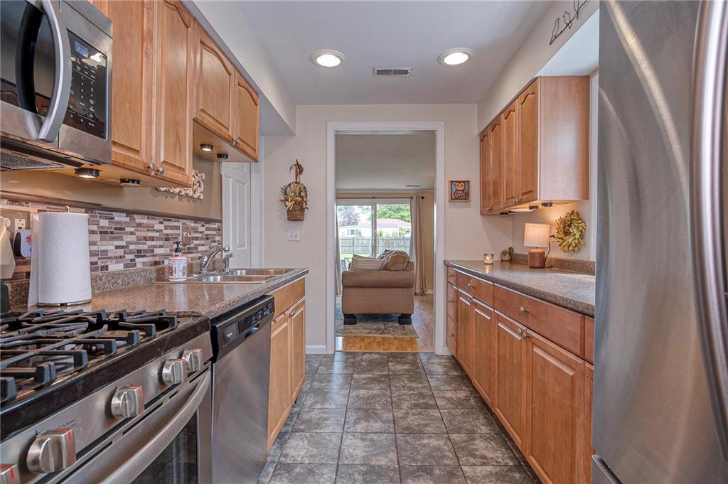 321 Hart Street Houston, PA 15342 - Photo 3 of 28