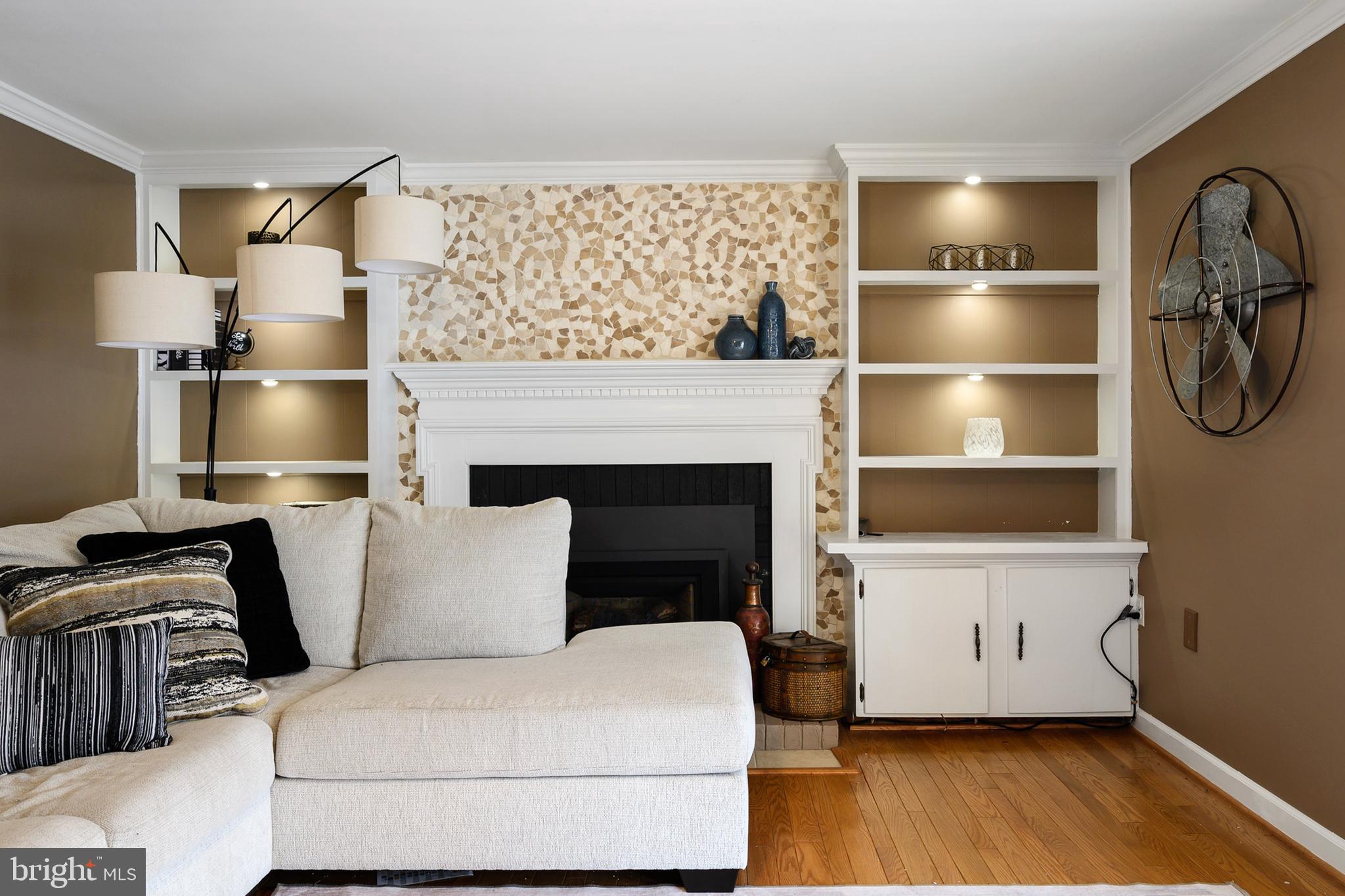 16010 Edgewood Drive Dumfries, VA 22025 - Photo 26 of 85 Warm and inviting living/family room