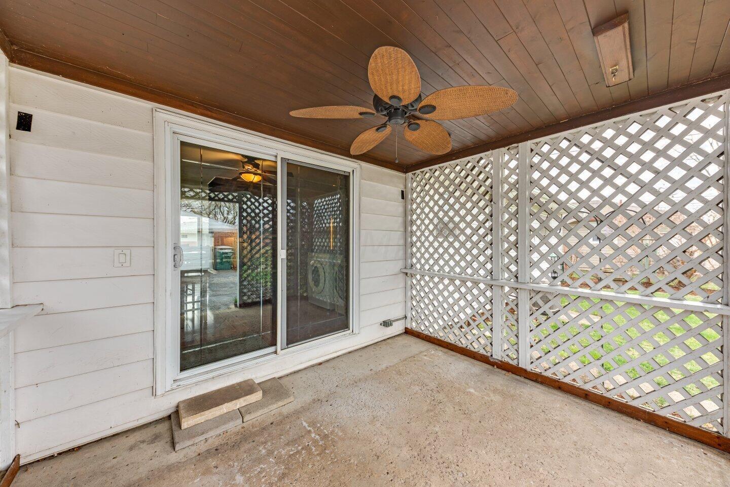 1085 Wiltshire Road Columbus, OH 43204 - Photo 11 of 34 036-1085WiltshireRoad-Columbus-OH-43204-