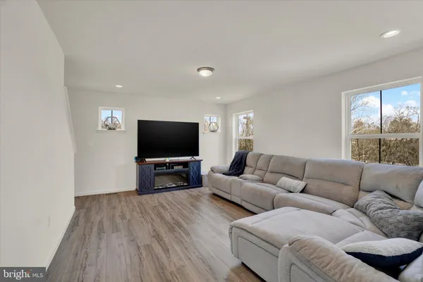 $459,900 | 18016 Dave Anne Circle, Stewartstown, PA 17363